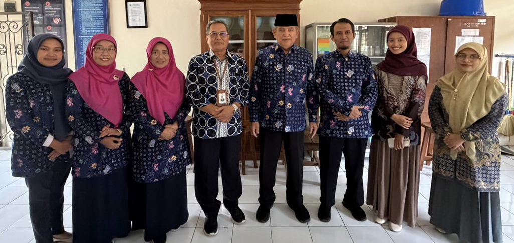 Direktur UT Yogyakarta Pantau Langsung TTM di Parakan Temanggung